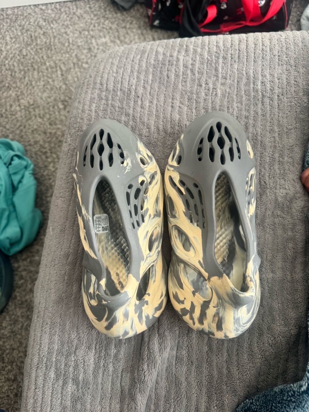 adidas  Foam runners in Gray & Cream Marbled